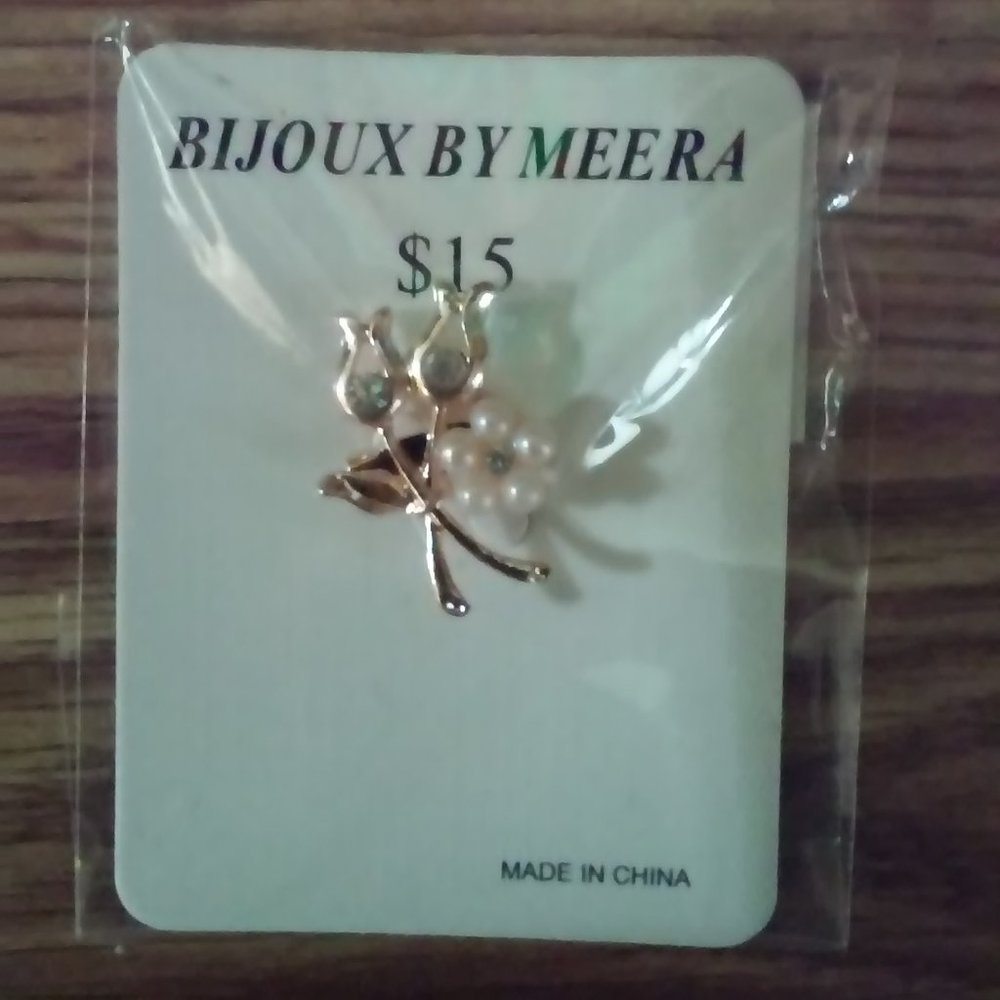 Pin Brooch 1" Long x 3/4" Wide Gold White Pearls with Clear Stones Tulips & Flow